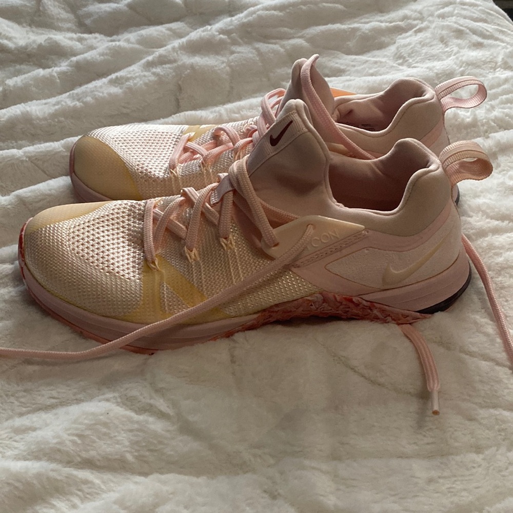 NIKE WOMENS TRAINING SHOES
